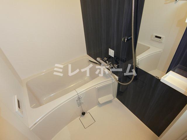 バス・シャワールーム　同建物内別のお部屋の参考写真になります。