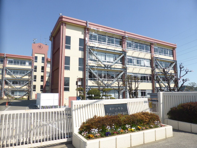 中学校　東村山市立東村山第四中学校（中学校）まで799m