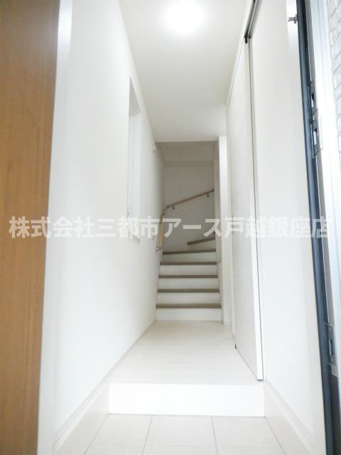 玄関　西品川３丁目戸建