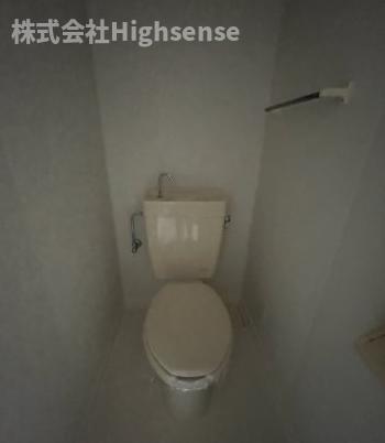 トイレ　落ち着いた色調のトイレです