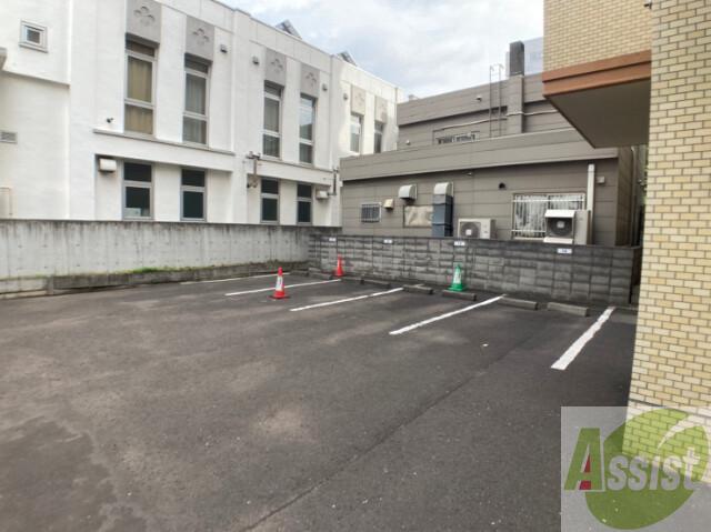 地下鉄東西線 円山公園駅 徒歩5分 11階建 築42年の外観写真