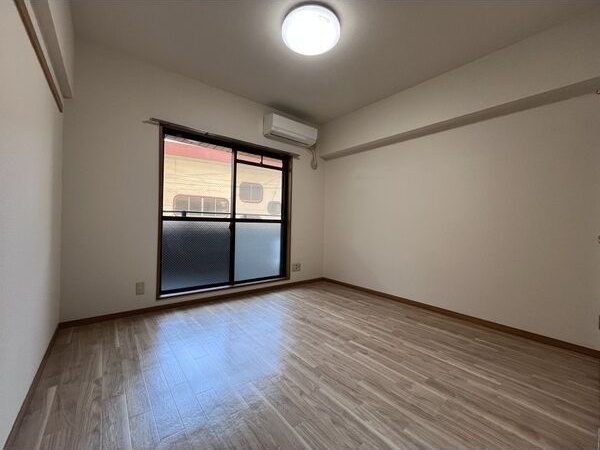 バルコニー　※写真は同じマンションの違う部屋のものになります。