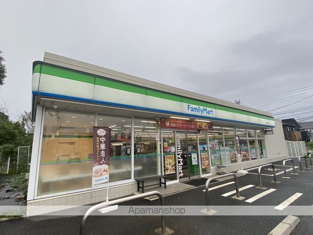 コンビニ　ファミリーマート岩槻釣上店（コンビニ）まで448m