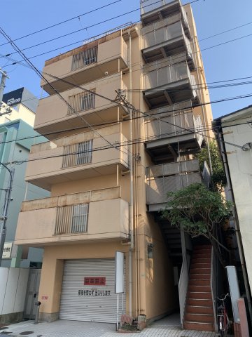 建物外観　エレベーター付きで重い荷物も簡単に運べます