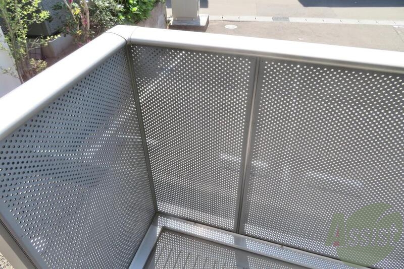 バルコニー　バルコニーも洗濯物を干しやすい感じがします。