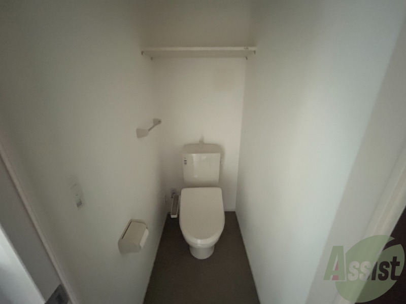 トイレ　トイレはウォシュレット機能付きです。安心して使用できますね。