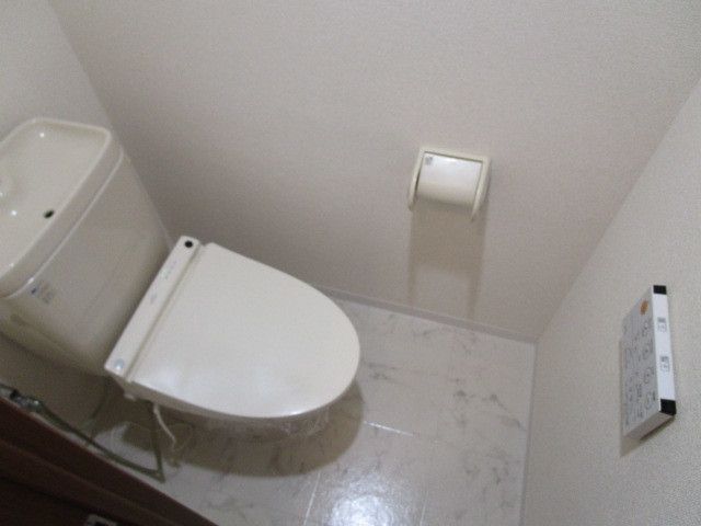 トイレ　温水洗浄便座もございます
