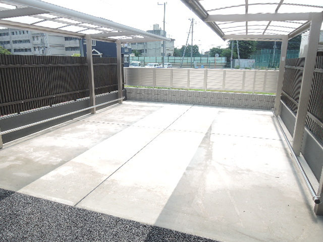 その他共有部分　屋根付の駐輪場あり。