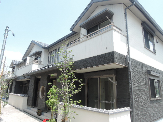 建物外観　２０１４年完成の２ＬＤＫアパートです！