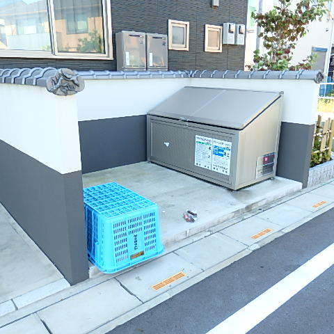 その他共有部分　敷地内にゴミ捨て場あり。