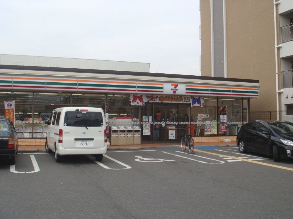 コンビニ　セブンイレブン 東大阪高井田本通５丁目店（コンビニ）まで563m