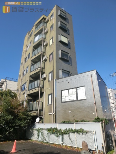 建物外観　角地に堂々と建つ２沿線利用可能マンション。