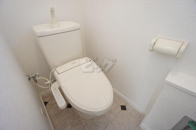 トイレ　嬉しいウォシュレット付きのトイレ！便座温かいですよ♪