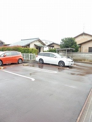 駐車場　駐車場に車を止められます