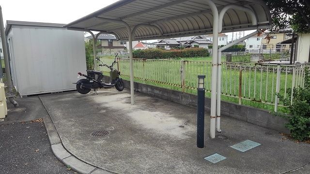 駐車場　庭