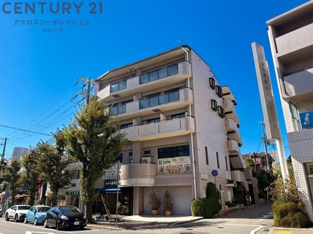 建物外観　エレベータ付きで、重い荷物があっても便利です！