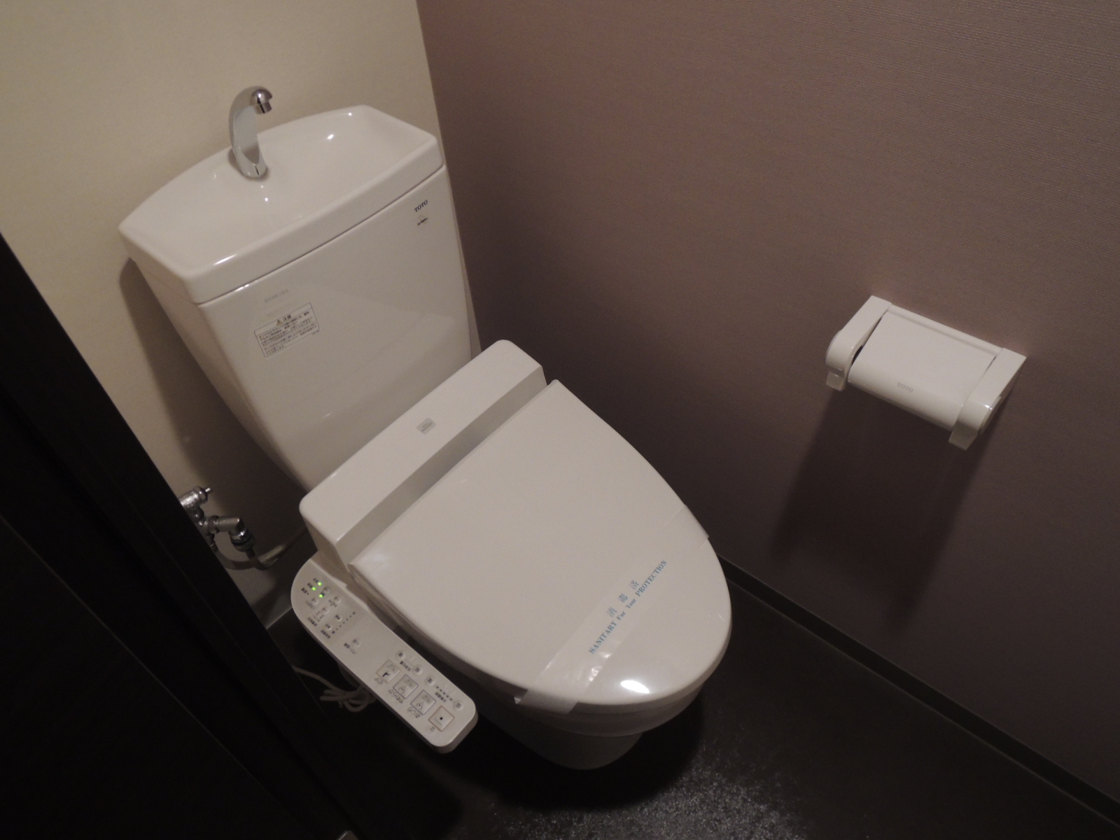 トイレ　温水洗浄便座
