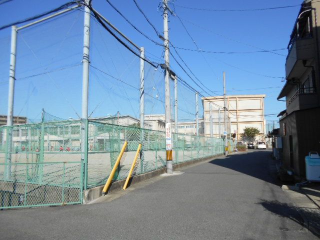 【岐阜市西荘のマンションの中学校】