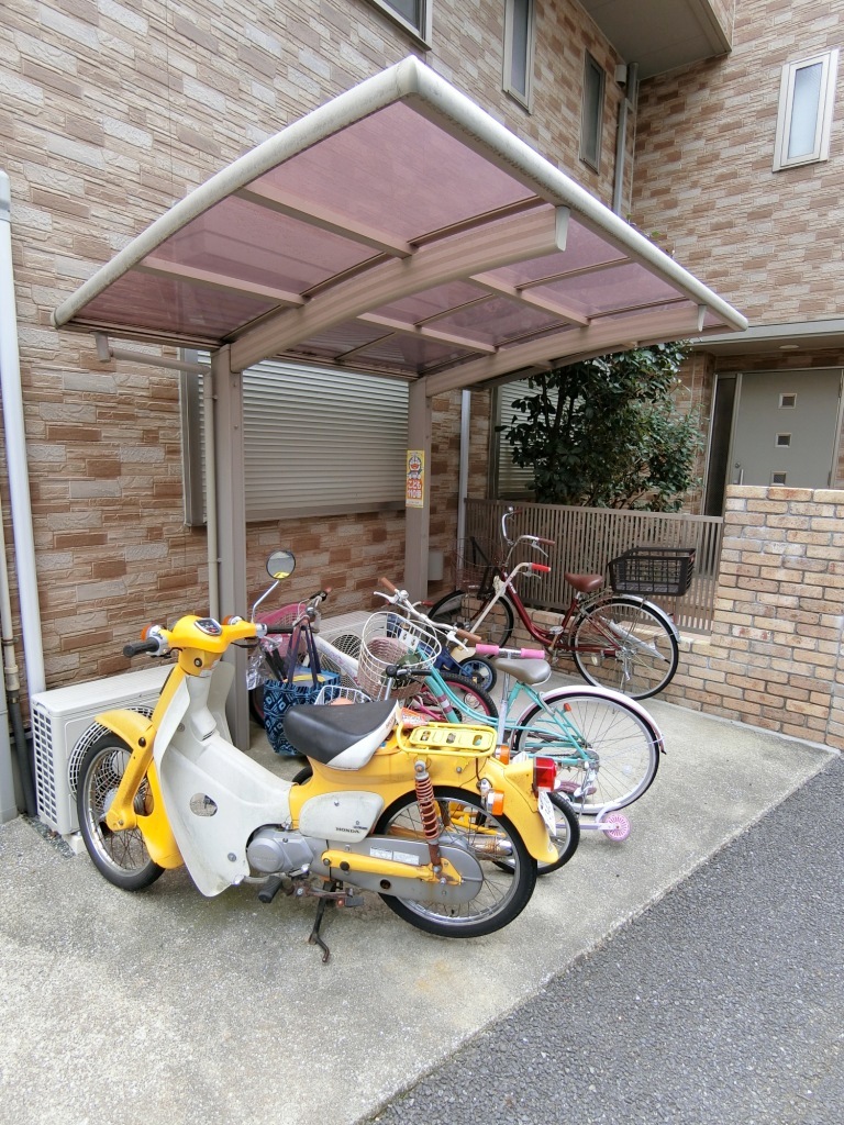 その他共有部分　屋根付き駐輪場