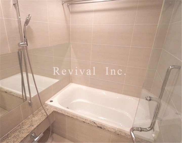 バス・シャワールーム　もちろん追い炊き・浴室乾燥機完備です