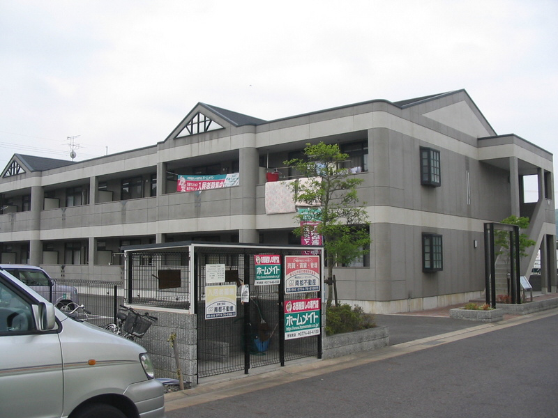 木津川市加茂町駅東のマンションの建物外観