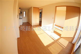 居室・リビング　写真は反転のお部屋です