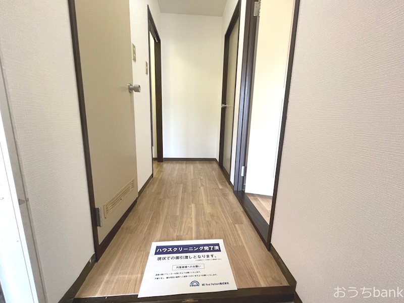 玄関　玄関から見た中の様子です。