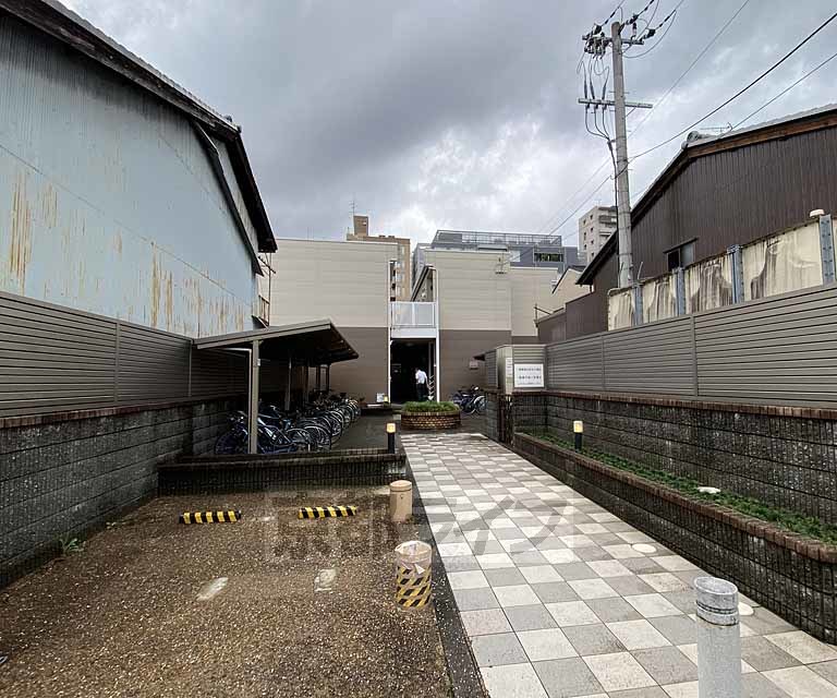 京都市下京区上金仏町のアパートの建物外観