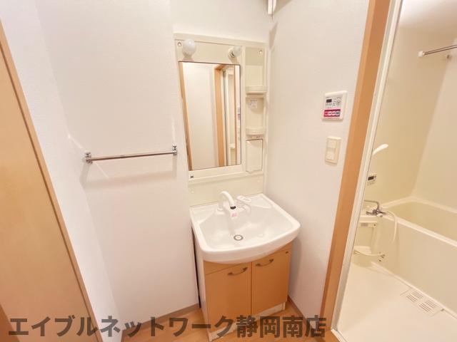 洗面設備　使いやすい洗面所です