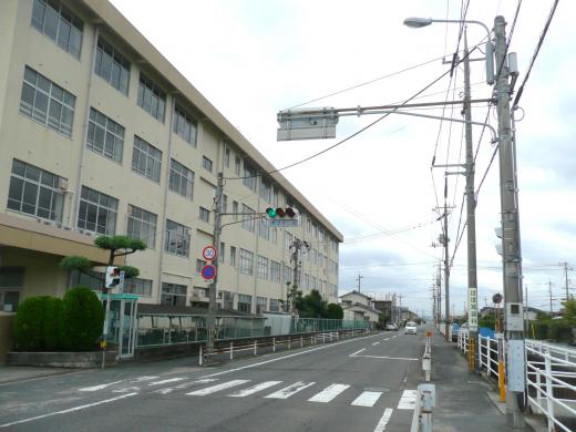 【岡山市南区築港新町のアパートの小学校】