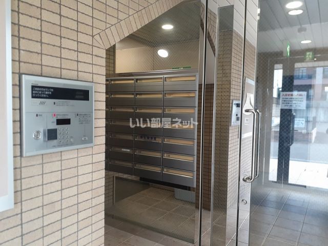 【枚方市伊加賀西町のマンションのロビー】