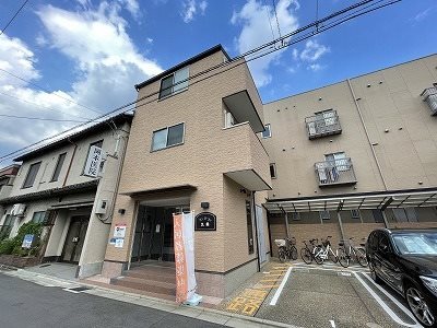 サンローラン九条の建物外観