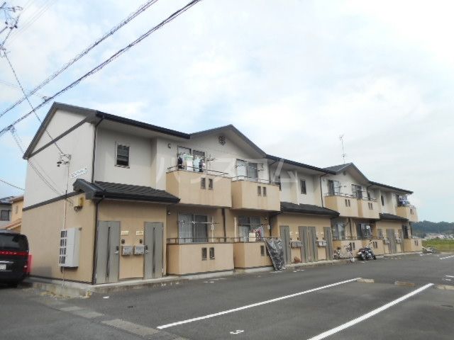 袋井市春岡のアパートの建物外観