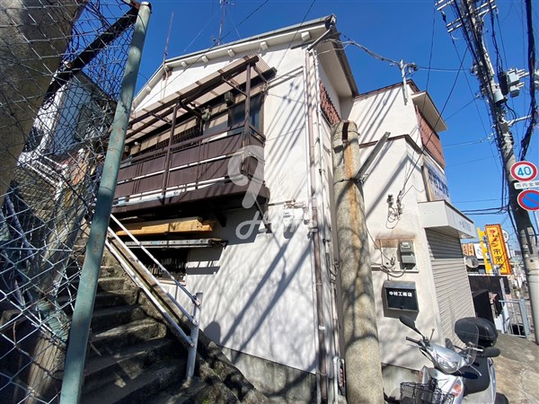 西山町アパートの建物外観