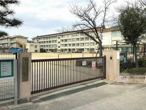 【サンロイヤル武庫川サンクの小学校】