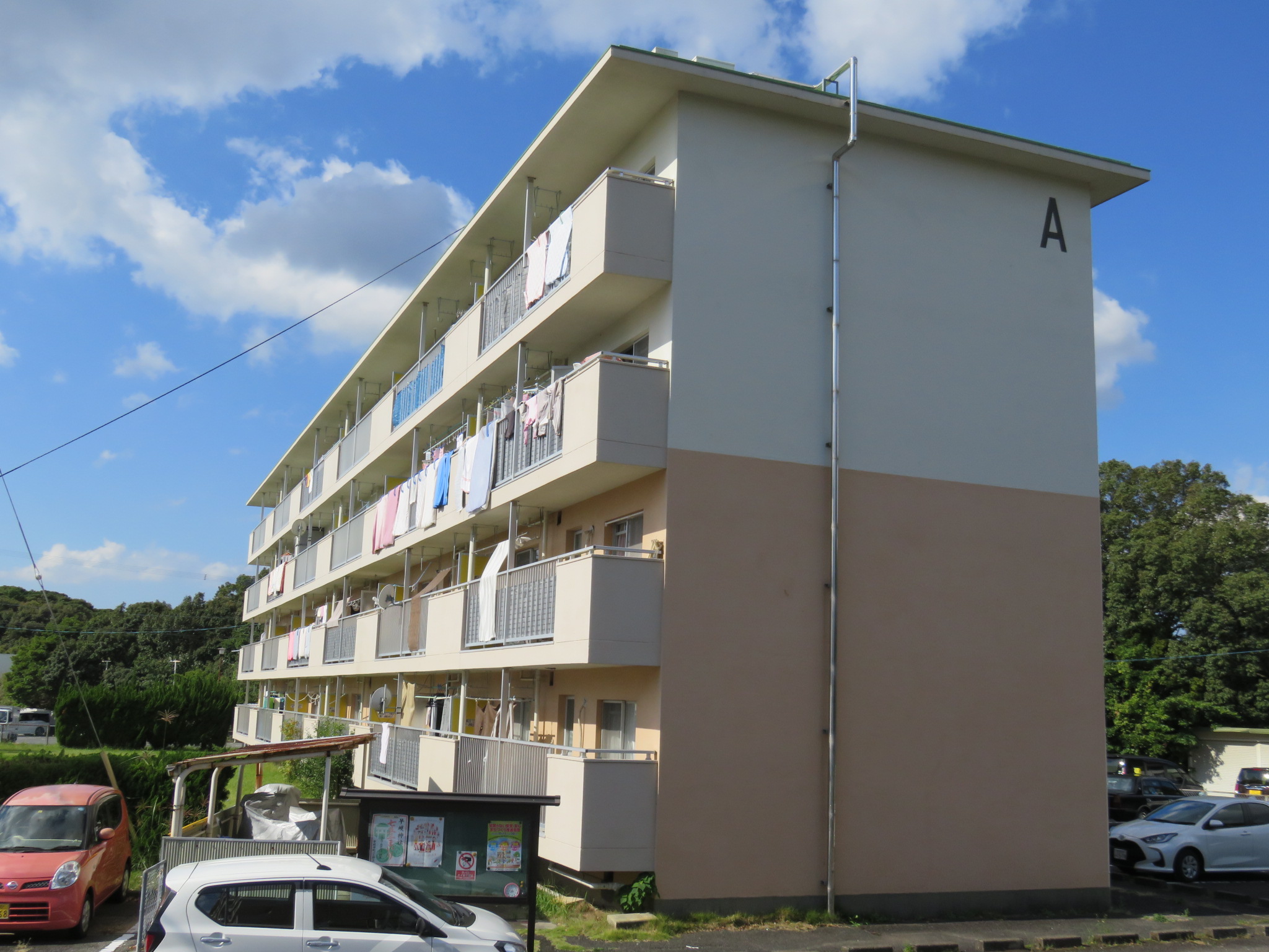 公社住宅花高団地A棟の建物外観