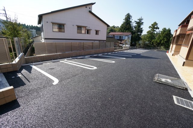 【千葉市緑区高田町のアパートの駐車場】