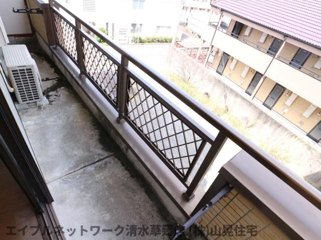 【静岡市駿河区谷田のマンションのバルコニー】