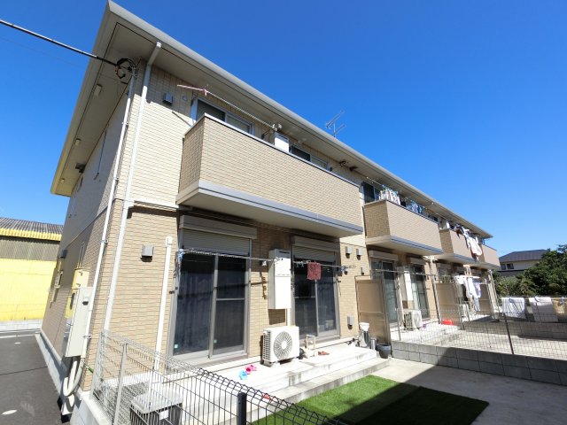 成田市三里塚光ケ丘のアパートの建物外観