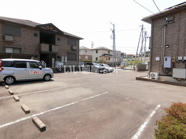 【津市上浜町のアパートの駐車場】