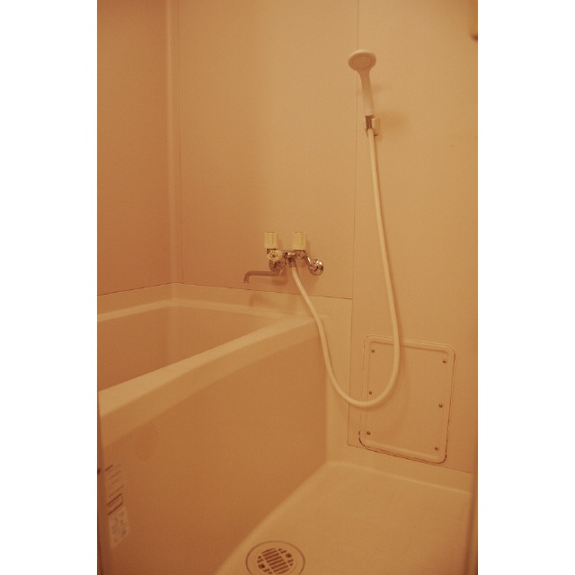 バス・シャワールーム　お風呂とトイレ別です