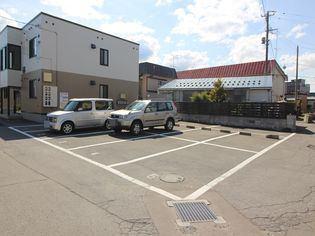 駐車場　2台縦列駐車可能、2台無料