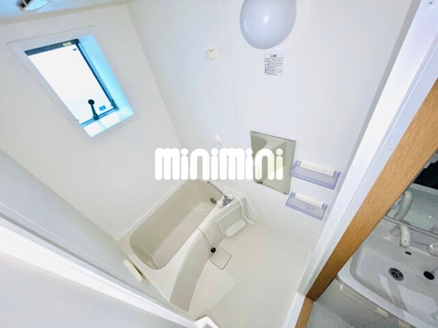 バス・シャワールーム　追い焚き機能付きのお風呂