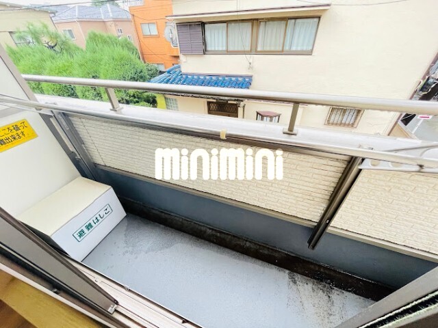 バルコニー　日当たりの良いベランダ