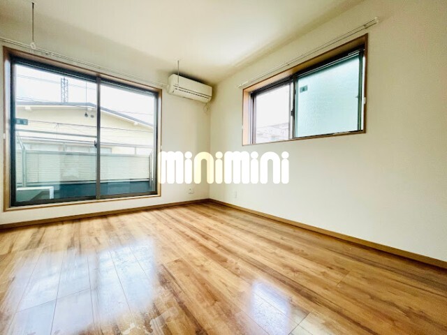 居室・リビング　２面採光で明るいお部屋