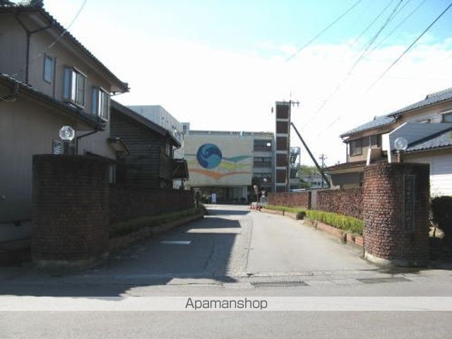 大学・短大　仁愛女子短期大学（大学・短大）まで2000m