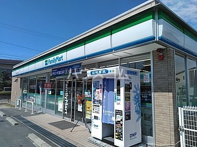 コンビニ　ファミリーマート中あじま三丁目店（コンビニ）まで266m