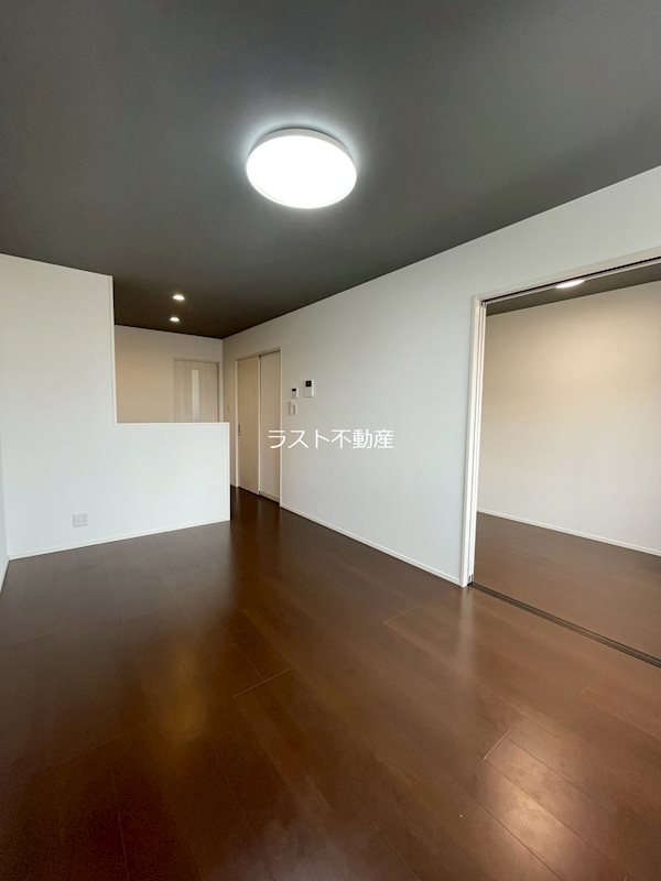 居室・リビング　写真は同タイプのお部屋です。