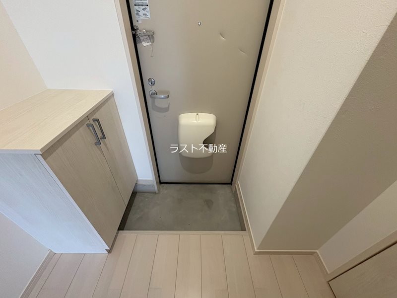 玄関　写真は同タイプのお部屋です。