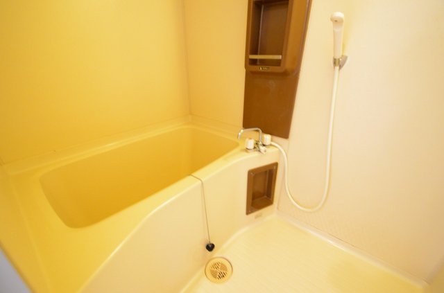 バス・シャワールーム　シンプルで機能的な浴室です！